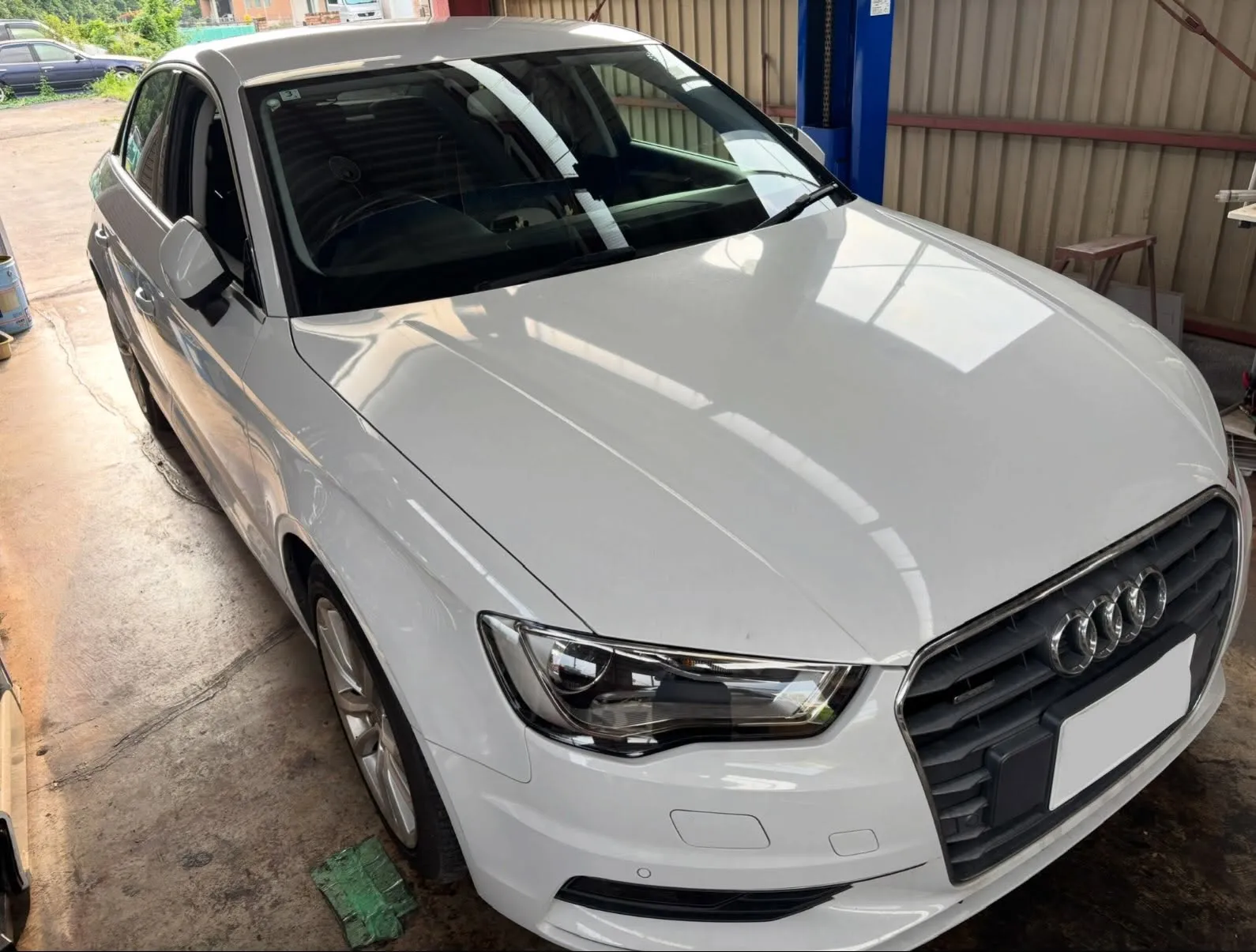 入庫した2014年モデルのアウディA3セダン1.8TFSIク...